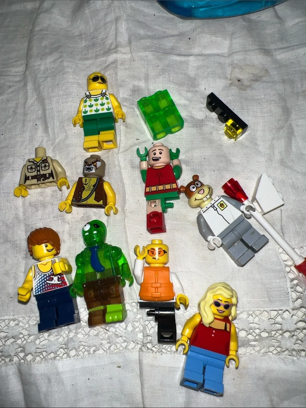 Lot Lego mini figures and parts sandy cheeks robin surfer custom